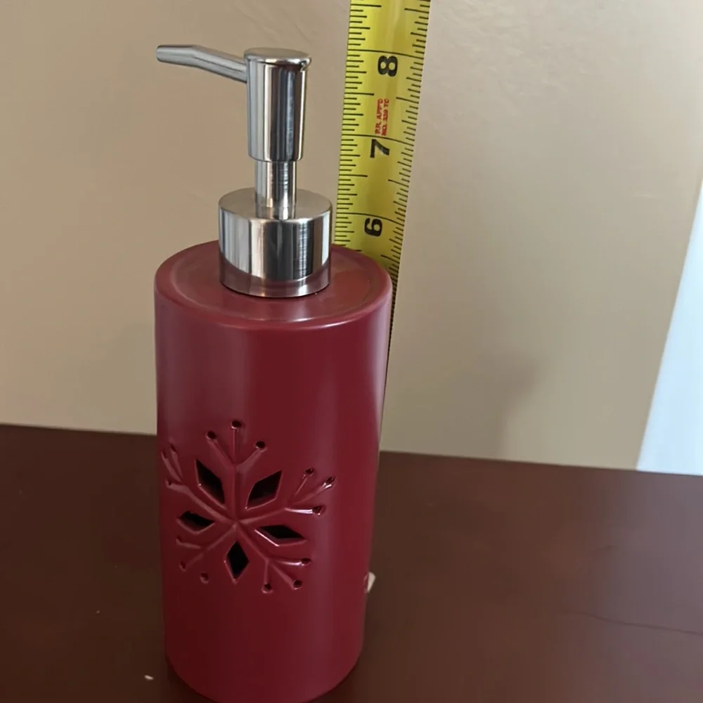 Winter Holiday Soap Pump